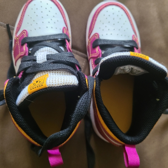 Kids Jordan Familia Size 9C - Picture 3 of 9